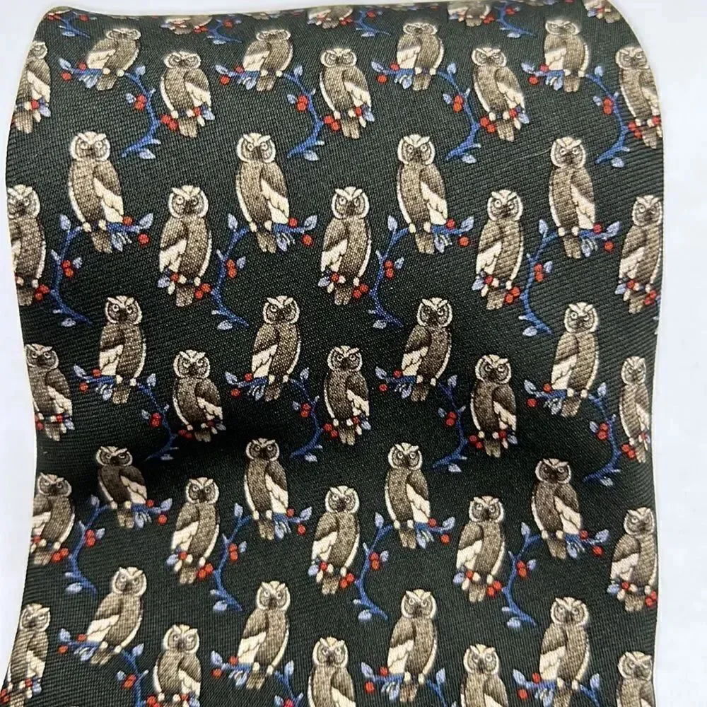 Brooks Brothers Basics Silk tie with owl print in Hunter green EUC